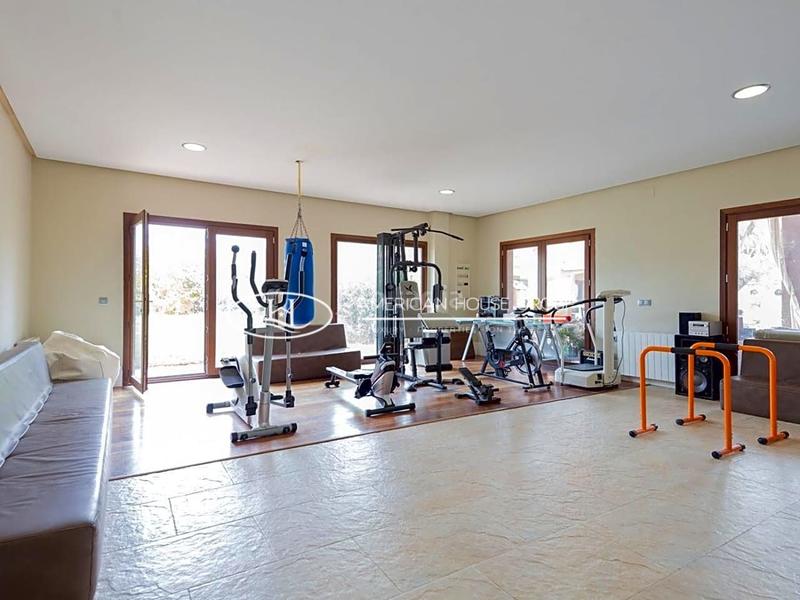 Foto 52c7e3ec-2d8c-4066-abb2-9ed51dc24a3c. House with parking pool in Los Gallos Chiclana de la Frontera