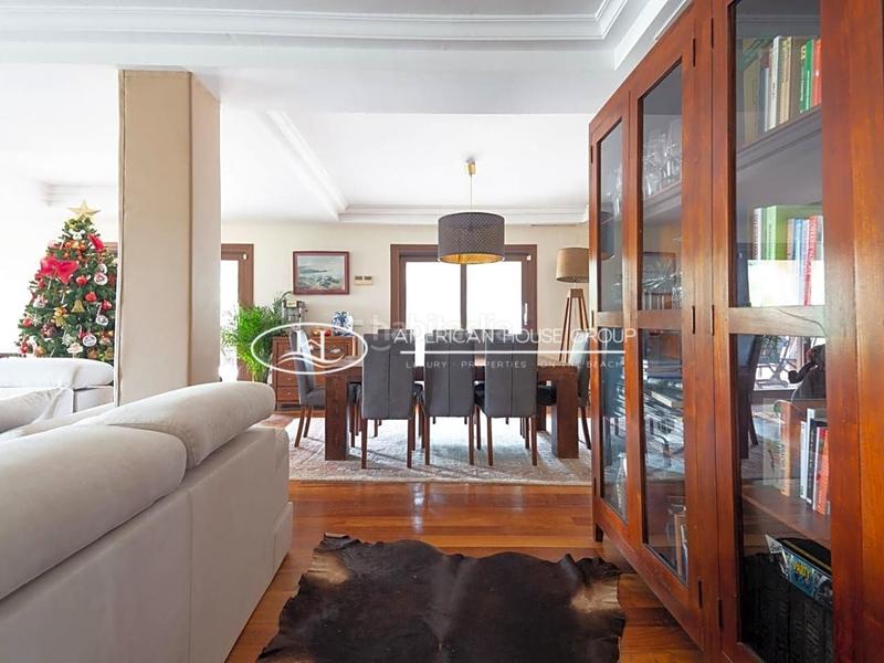 Foto 721c6e8e-568d-45bc-8cf6-7e968fcc3815. House with parking pool in Los Gallos Chiclana de la Frontera