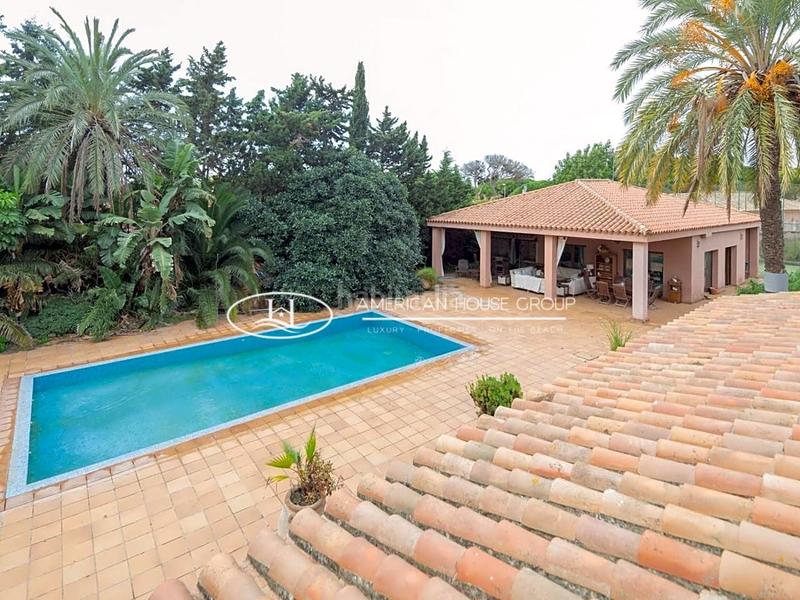 Foto 813f41ee-1d34-4c7f-9570-56b6a8eebda7. House with parking pool in Los Gallos Chiclana de la Frontera