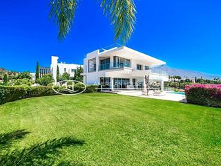 Casa  De las torres. Moderna villa de lujo en venta en nueva andaluca, marbella, ml