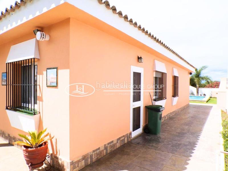 Foto 0e67d215-e348-4933-ac07-0a16148950f1. Location maison avec piscine dans Los Gallos Chiclana de la Frontera