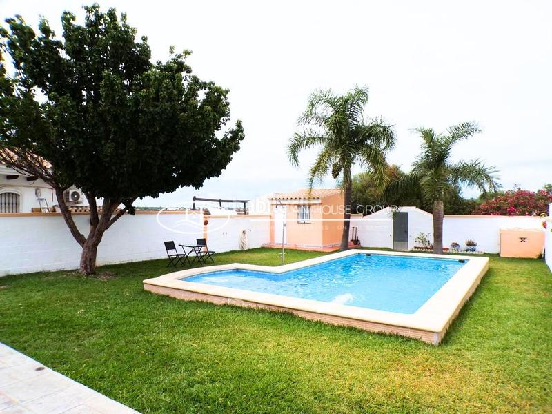 Foto f20f2538-5ef3-4fcf-893b-c61f0bf2504e. Miete haus mit pool in Los Gallos Chiclana de la Frontera
