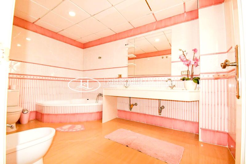 Foto 49c72e49-0e75-4bcd-adaa-ea56dea79148. Casa amb calefacció piscina a Las Lagunas - Campano Chiclana de la Frontera