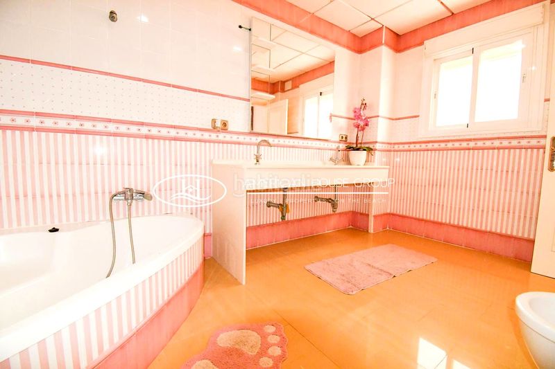Foto 89c5bcc2-ed9f-4567-8a49-78e958260770. Casa amb calefacció piscina a Las Lagunas - Campano Chiclana de la Frontera