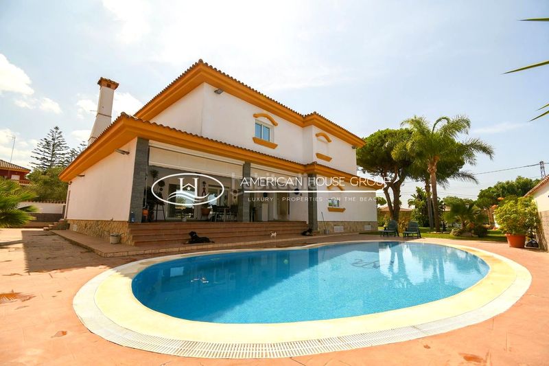 Foto f4814bcd-8ddf-4139-9c6b-7da48768f4d4. Casa amb calefacció piscina a Las Lagunas - Campano Chiclana de la Frontera