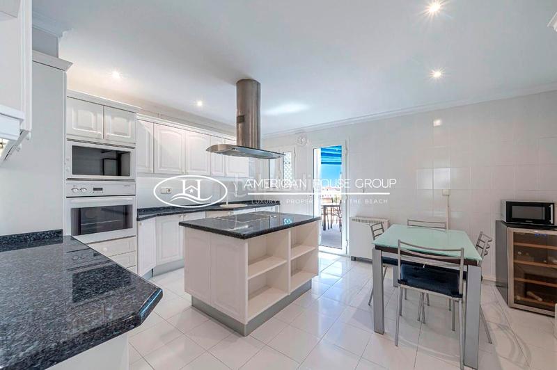 Foto b964a894-6b4b-4fa1-b31b-272576bcf6b8. Piccolo appartamento in Puerto Banús Marbella