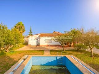 Maison à Los Gallos. Fantástico chalet urbano con piscina en venta en los gallos, chi