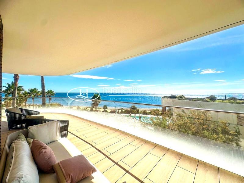 Foto 0d298b05-5f8f-4e80-8a09-d796b8096968. Piccolo appartamento con parcheggio piscina in puerto de Estepona Estepona