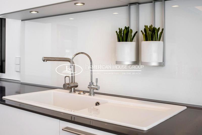 Foto 0f316e92-b53d-4fde-97fc-08323ffaf8ae. Casa maravillosa villa con piscina con vistas al mar en venta este, málaga en Marbella