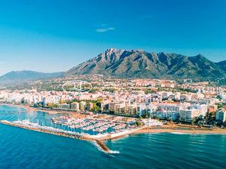 Edifici a Playa Bajadilla - Puertos. Gran complejo hotelero resort en venta en la costa del sol, mála
