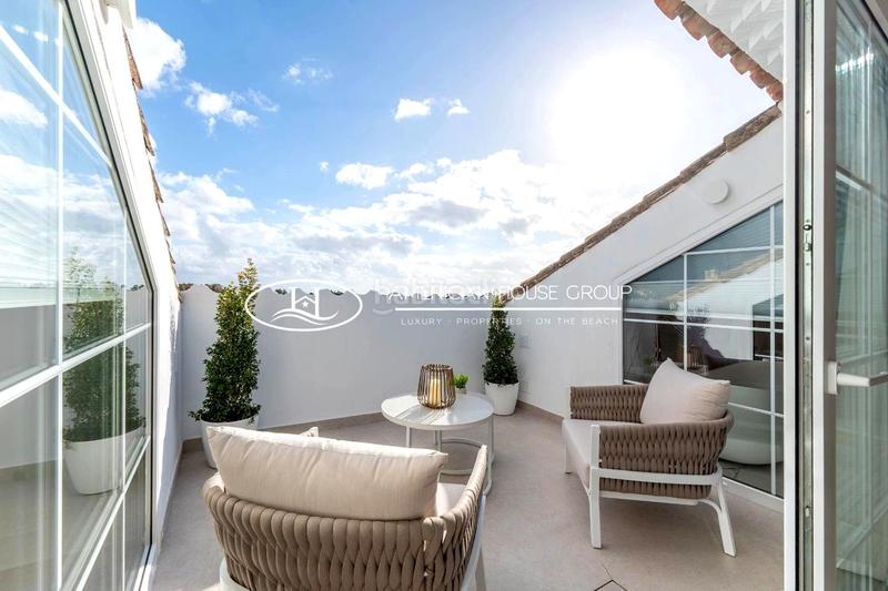 Foto 0bcdfc1b-4b0b-4f21-8f2c-cac009f9306a. Ático elegante ático con vistas al mar en venta en nueva andalucía, , málaga en Marbella