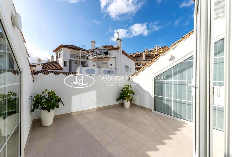 Foto 0e4d1ca0-3cb8-4559-ba9e-03436d8e1f8c. Ático elegante ático con vistas al mar en venta en nueva andalucía, , málaga en Marbella