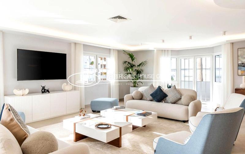 Foto 1018bb51-2517-4b86-8afc-279f87bbcda4. Ático elegante ático con vistas al mar en venta en nueva andalucía, , málaga en Marbella
