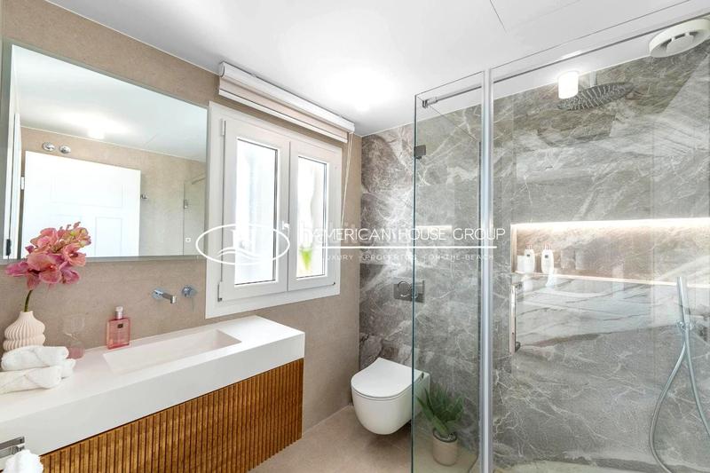 Foto 270e1856-d9e0-4e35-92a8-57043a414ee1. Ático elegante ático con vistas al mar en venta en nueva andalucía, , málaga en Marbella