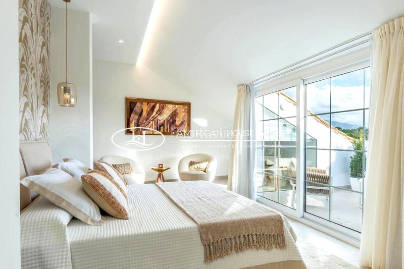 Foto 2f43cac4-1760-4031-a7c8-51353398081c. Ático elegante ático con vistas al mar en venta en nueva andalucía, , málaga en Marbella