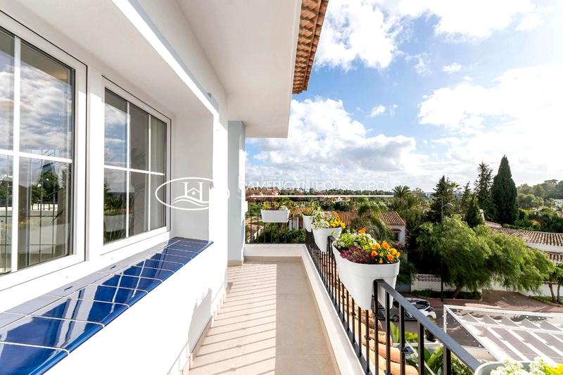 Foto 70ab7b76-ba32-4622-a48d-eda6b28c8a94. Ático elegante ático con vistas al mar en venta en nueva andalucía, , málaga en Marbella