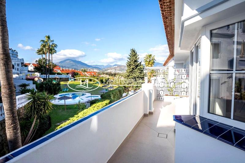 Foto 73cf01d1-53db-437c-8435-d1ce76363591. Ático elegante ático con vistas al mar en venta en nueva andalucía, , málaga en Marbella