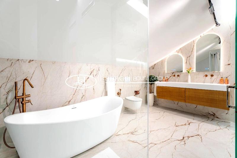 Foto 8fe8eac6-3fa8-48ed-9c14-0be4aa4a27ff. Ático elegante ático con vistas al mar en venta en nueva andalucía, , málaga en Marbella