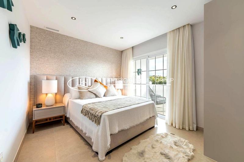 Foto a5c824f5-3eb2-4a1c-997a-1bce063ebccd. Ático elegante ático con vistas al mar en venta en nueva andalucía, , málaga en Marbella