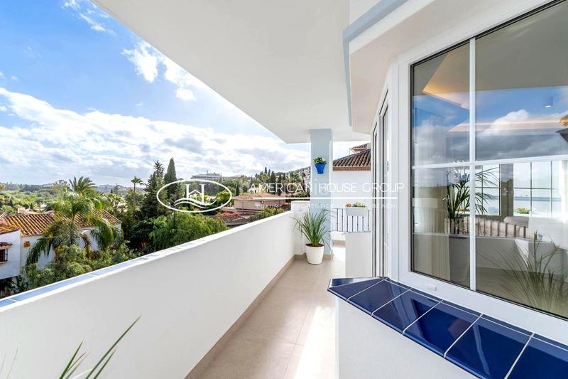 Foto b724d2af-8ed3-4258-b1a4-68962d16fa60. Ático elegante ático con vistas al mar en venta en nueva andalucía, , málaga en Marbella