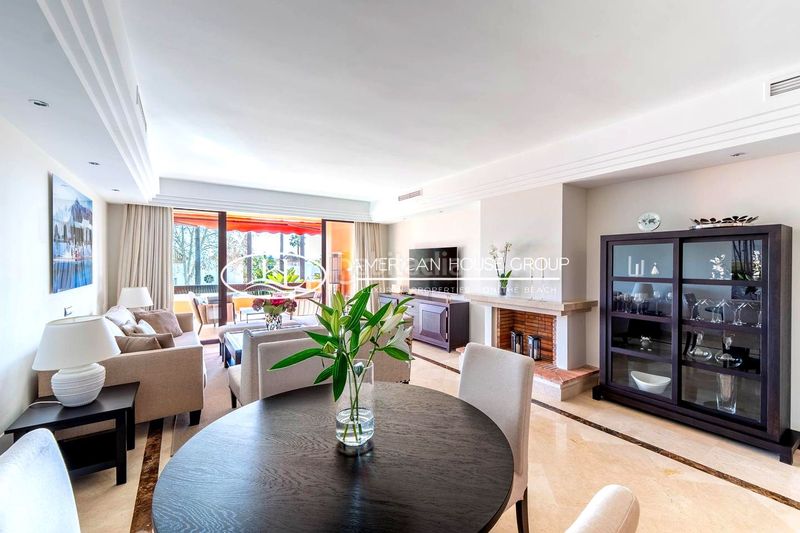 Foto 5b0ae6db-b6dc-40e8-8368-78f1e6d2118e. Apartament amb piscina a Puerto Banús Marbella