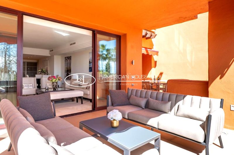 Foto 62b1bf35-fb4b-41ab-8bde-2f376baad894. Apartament amb piscina a Puerto Banús Marbella