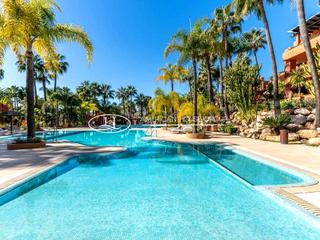 Appartement à Puerto Banús. Exclusivo apartamento con piscina comunitaria en venta en nueva