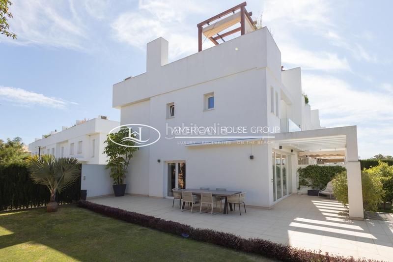 Foto aab07049-e883-4506-940d-45cd2c58077a. Casa con parcheggio piscina in El Faro de Calaburra - Chaparral Mijas