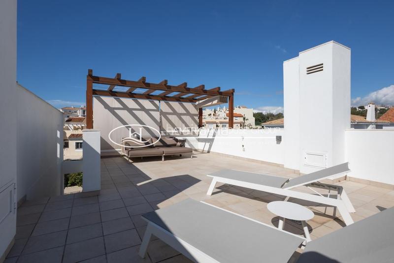 Foto cfddbfbb-67a0-4525-b72e-23eb05d91c87. Casa con parcheggio piscina in El Faro de Calaburra - Chaparral Mijas