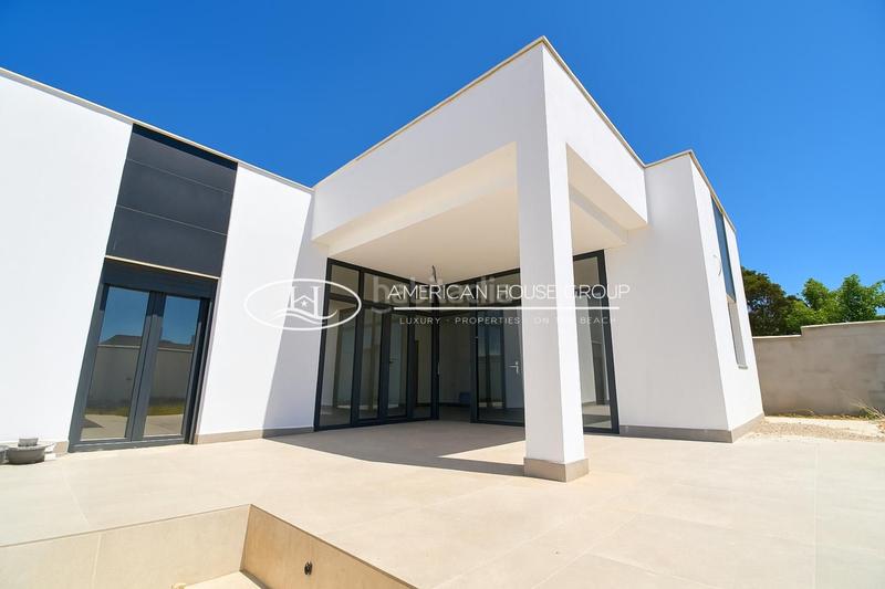 Foto f652a950-7004-465f-bf5c-7b4e1e86ba04. Casa amb piscina a La Banda - Campo de Fútbol Chiclana de la Frontera