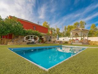 Maison à Los Franceses - La Vega. Encantador chalet de dos plantas con piscina en venta en la zona