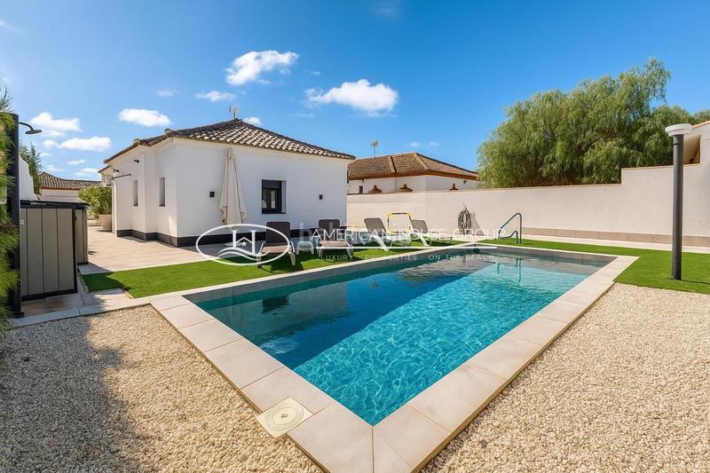 Foto 9095bfd7-0624-4895-8568-fd943f9dffc9. Maison avec chauffage piscine dans Los Gallos Chiclana de la Frontera