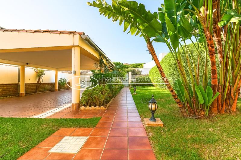 Foto 2bc848c1-ff95-4c66-aa4c-9242b79a5920. Casa amb piscina a Asdrúbal - Bahía Blanca Cádiz