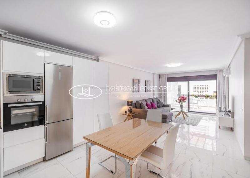 Foto 25e9c1b9-3c89-47fc-8c5a-fe7fb291d2bd. Rez-de-chaussée avec piscine dans Nueva Andalucía centro Marbella