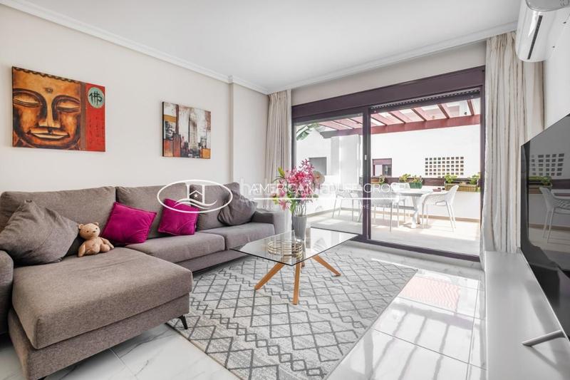 Foto ea3bb6d3-882f-4eb2-85e9-600d1bc676c9. Rez-de-chaussée avec piscine dans Nueva Andalucía centro Marbella