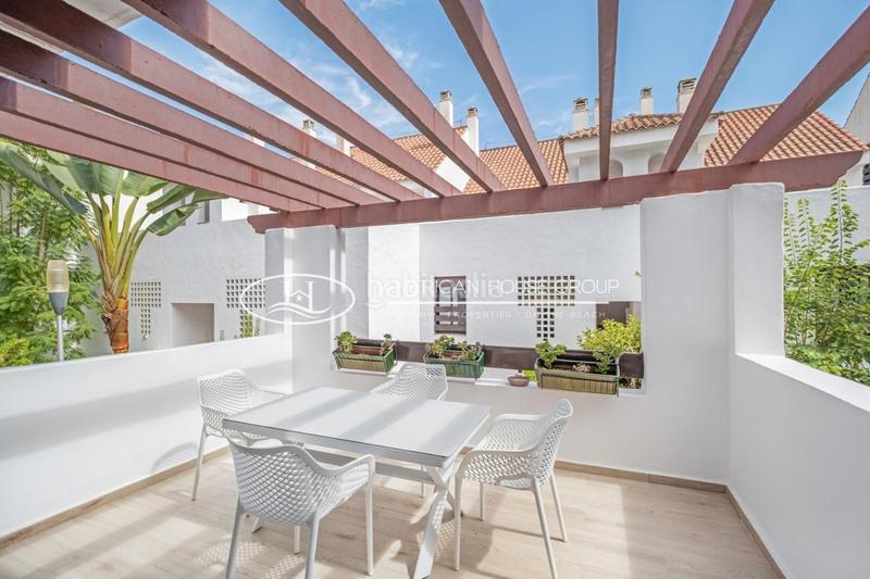 Foto f7df84b6-cc30-41c2-aec8-6aca941b0a3c. Rez-de-chaussée avec piscine dans Nueva Andalucía centro Marbella