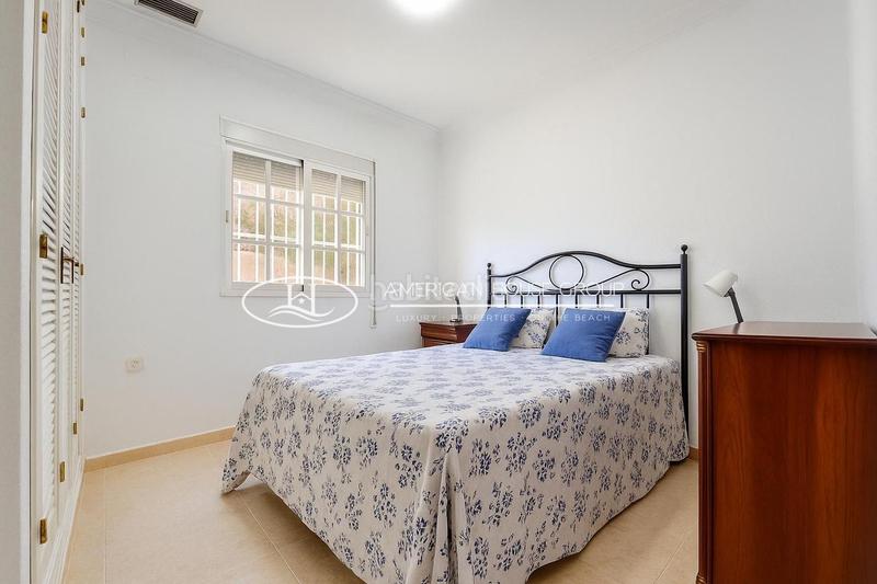 Foto ad1355c4-7a57-4dcc-89a1-1ad0e63d9773. Maison dans Los Gallos Chiclana de la Frontera