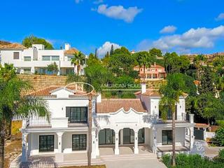 Maison à Centro. Extraordinaria villa en venta con vistas al mar en estepona, mál