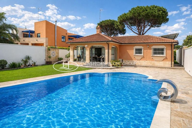 Foto 98abec38-b6d3-400a-884d-4a7603127695. Casa amb piscina a Los Gallos Chiclana de la Frontera