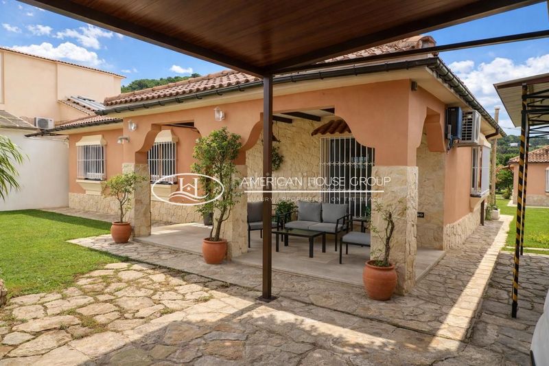 Foto ae32603f-41ce-406f-bfb6-bcd310ce4792. Casa amb piscina a Los Gallos Chiclana de la Frontera
