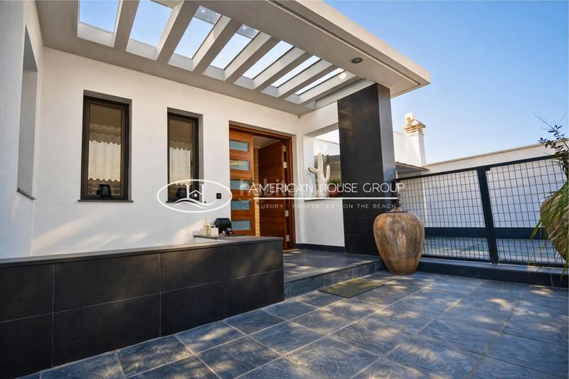 Foto bc22adf9-7788-4b37-a1a9-95dbf3e155a6. Casa amb calefacció piscina a Los Gallos Chiclana de la Frontera