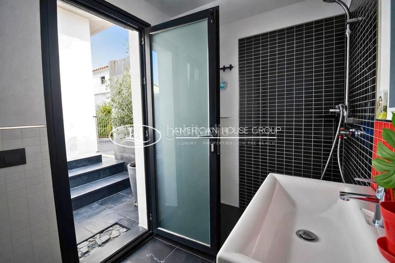 Foto c10e57ab-a89b-4207-81ba-a100676436a9. Casa amb calefacció piscina a Los Gallos Chiclana de la Frontera
