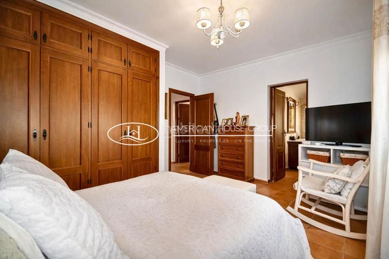 Foto b3464fd9-cf6c-47dc-a125-298a995f1d1c. Casa a Los Gallos Chiclana de la Frontera