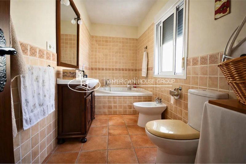 Foto d35b5567-e972-4922-aff1-941b00b9632f. Casa a Los Gallos Chiclana de la Frontera