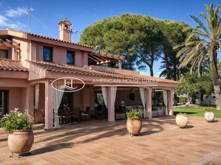 Casa en Los Gallos. Encantador chalet en venta en la zona de cerromolino y costa san