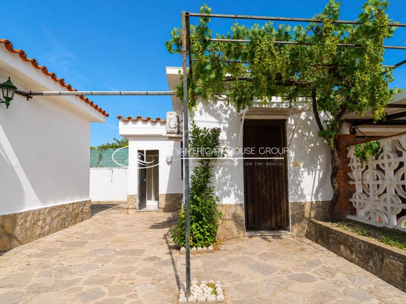 Foto b59f88f8-e1b6-4ba6-bb90-8e214735f278. Casa a Los Gallos Chiclana de la Frontera
