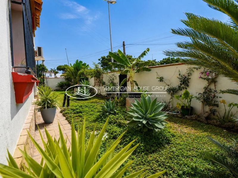 Foto c8cacb26-9640-47b1-a010-fdaf27898116. Casa amb piscina a Los Gallos Chiclana de la Frontera