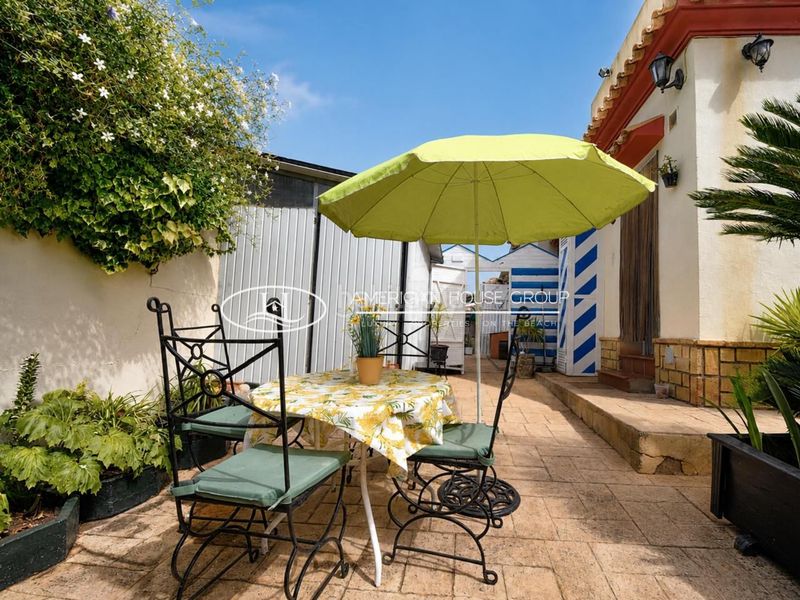 Foto f0de2e58-38ed-4149-97c4-f9e4950bb044. Casa amb piscina a Los Gallos Chiclana de la Frontera