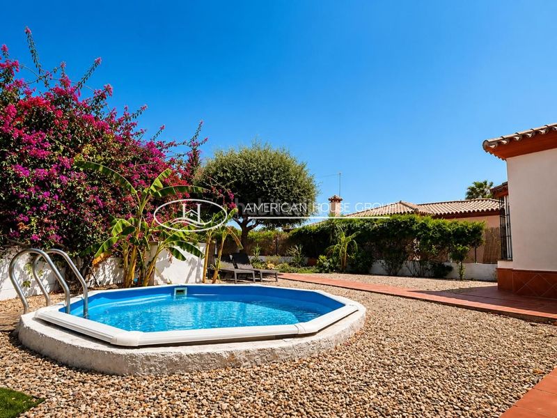 Foto 01718125-3711-4400-ad02-008d0d6fd802. Casa amb piscina a Los Gallos Chiclana de la Frontera