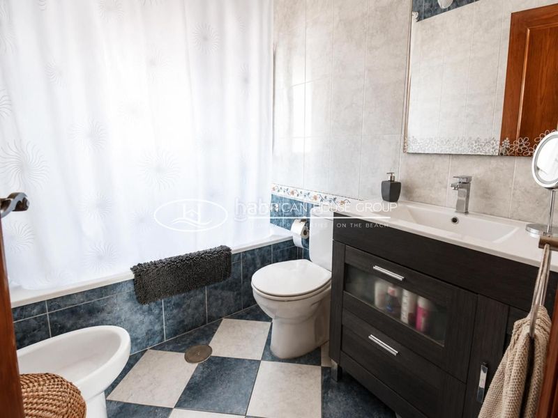 Foto a8f25d60-4295-493e-9193-73d36fce0b70. Casa amb piscina a Los Gallos Chiclana de la Frontera